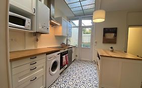 Maison De Charme - 4 Chambres - Courette & Parking Gratuit